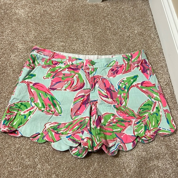 Scalloped Lilly Pulitzer shorts - Picture 1 of 4